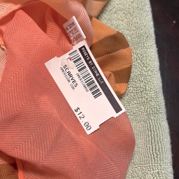 Eye catching Eternity scarf. - Picture 2 of 2